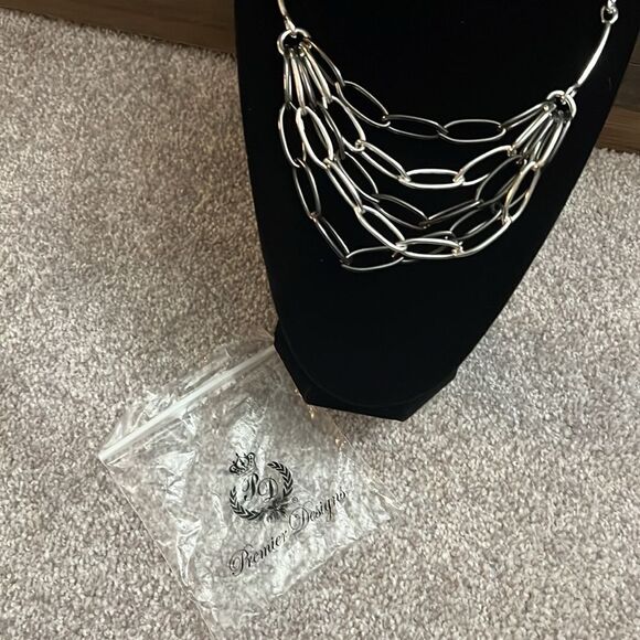 NWOT Premier Designs Multi Layered Bib necklace - Picture 2 of 4
